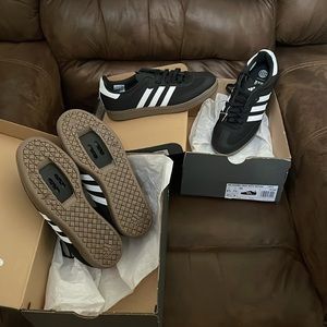 NEW! ADIDAS cycling velosamba made with nature. size 6 1/2 men or 7 1/2 women.